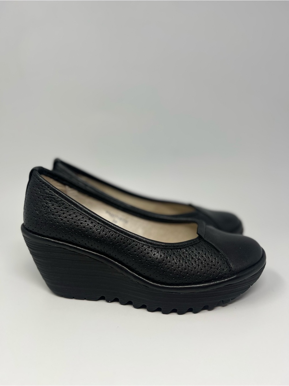 Fly London Wedge Shoe
Size 38
